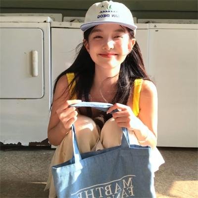圣洁的艾曼妞
